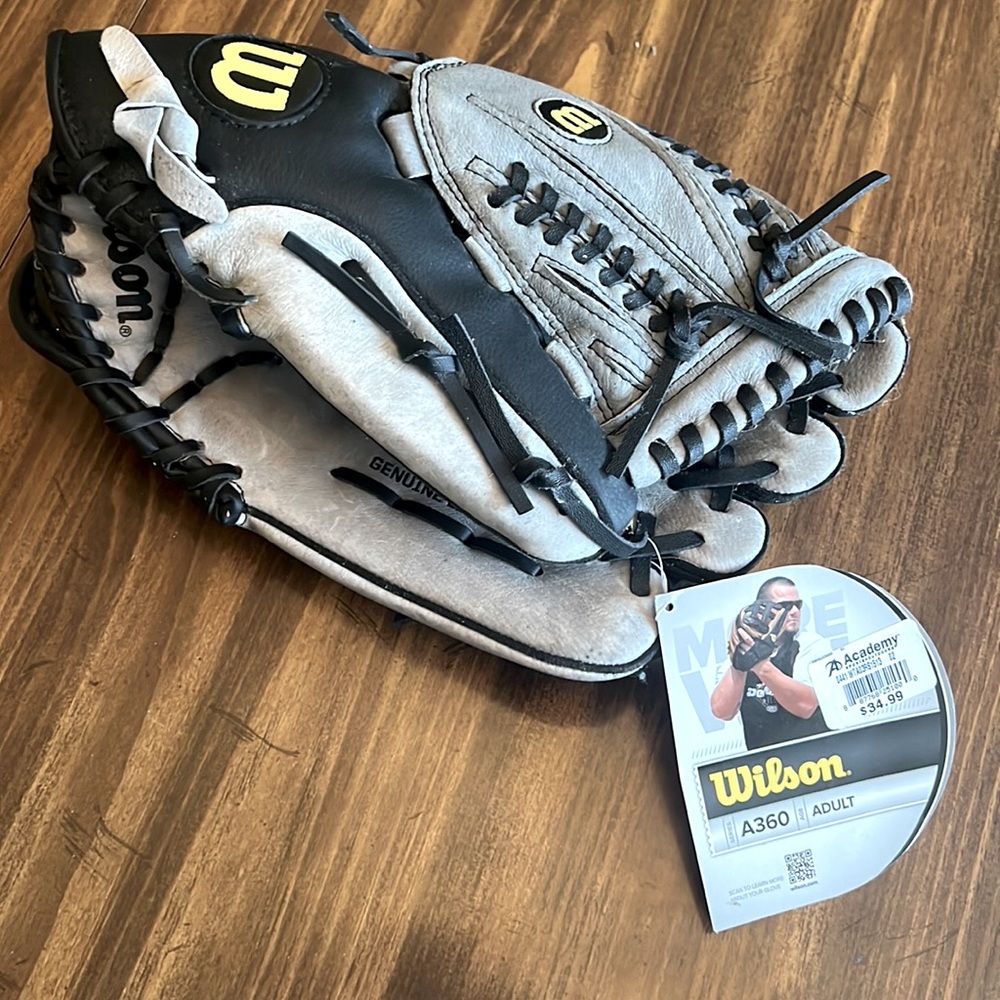 WILSON A360 - NWT - Adult Baseball Glove